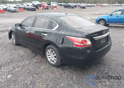2015 Nissan Altima 2.5 S z USA, uszkodzony, nr VIN 1N4AL3AP9FC126962